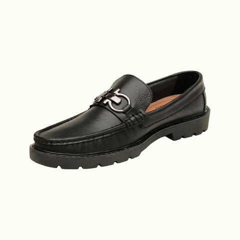 Imagen 5: Mocasín negro cuero Sheraton vista 3/4 frontal herraje