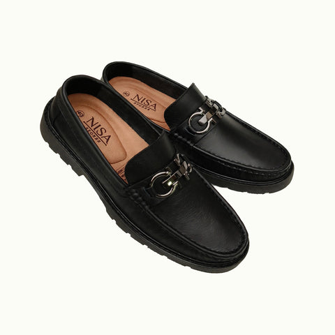Imagen 8: Mocasín negro hombre vista superior detalle costura